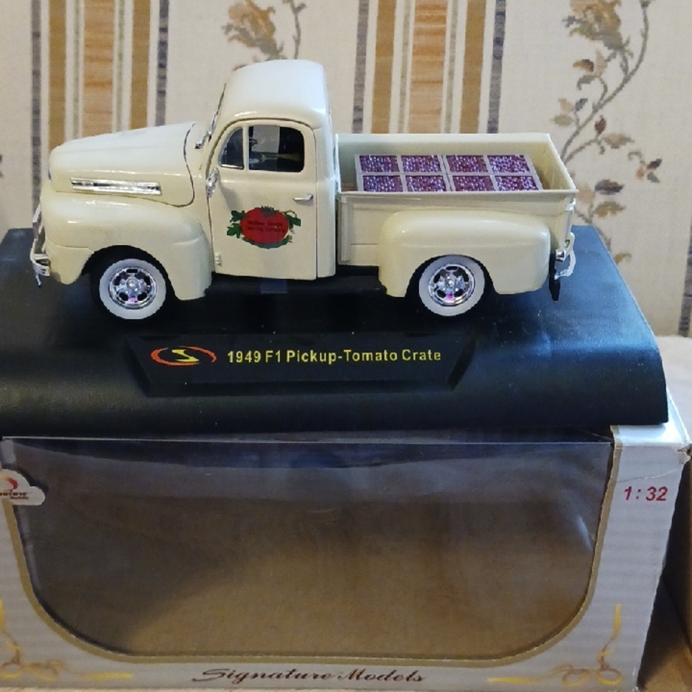 Signature Cream 1949 F1 Pickup Toy Car